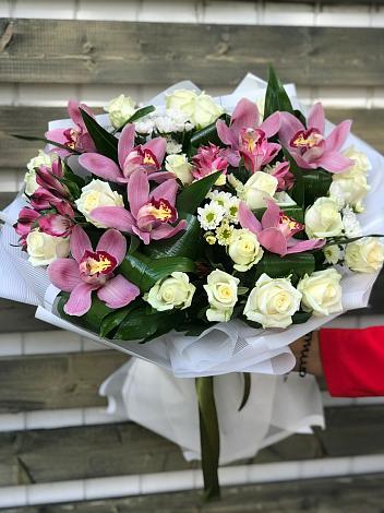 Букет цветов из: Розы и Хризантемы в Посёлок Раменской Агрохимстанции
