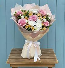 Букет цветов из:  Гвоздики, Орхидеи и Розы #REPLACE_PRED# Посёлок Раменской Агрохимстанции