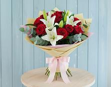 Букет цветов из:  Лилии и Розы в Посёлок Раменской Агрохимстанции