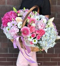 Цветочная композиция из Розы, Хризантемы, Пионы и Лизиантусы в корзине в Посёлок Раменской Агрохимстанции