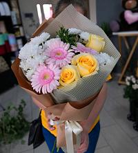 Букет цветов из:  Герберы, Розы и Хризантемы в Посёлок Раменской Агрохимстанции