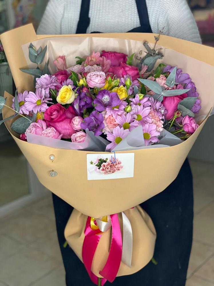 Букет цветов из: Хризантемы, Гвоздики и Альстромерии в Посёлок Раменской Агрохимстанции