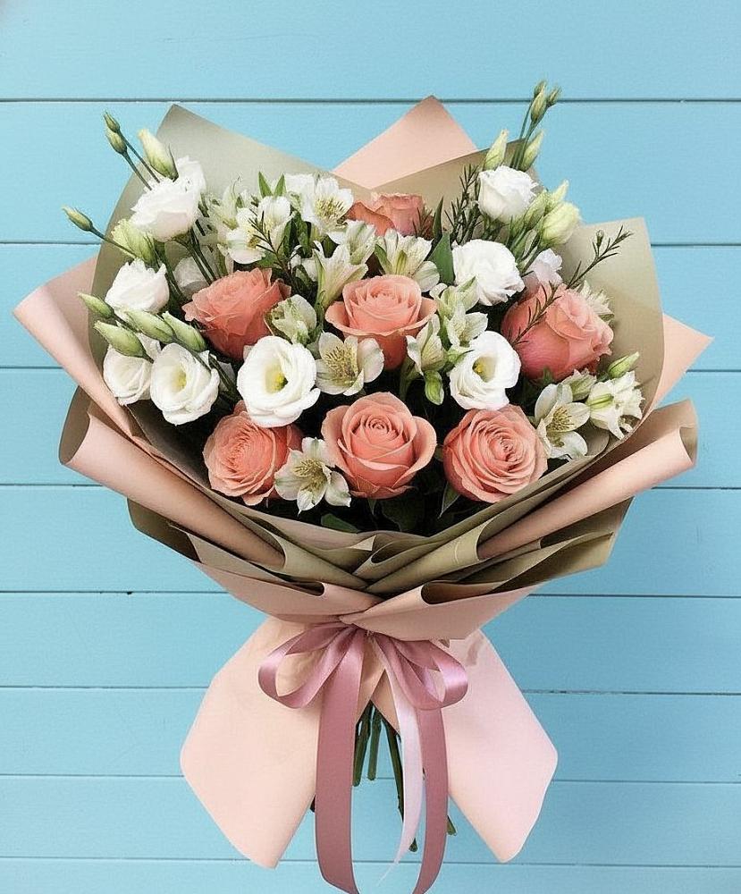 Букет цветов из: Розы, Альстромерии и Лизиантусы в Посёлок Раменской Агрохимстанции