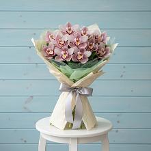 Букет цветов из:  Орхидеи и Розы в Посёлок Раменской Агрохимстанции