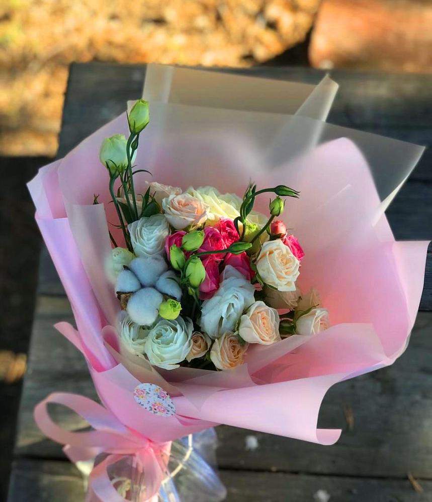 Букет цветов из: Розы и Лизиантусы в Посёлок Раменской Агрохимстанции