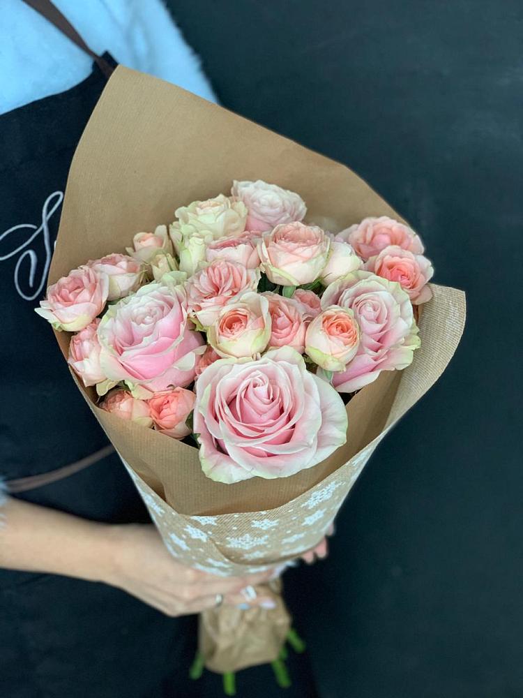 Букет цветов из: Хризантемы и Розы в Посёлок Раменской Агрохимстанции