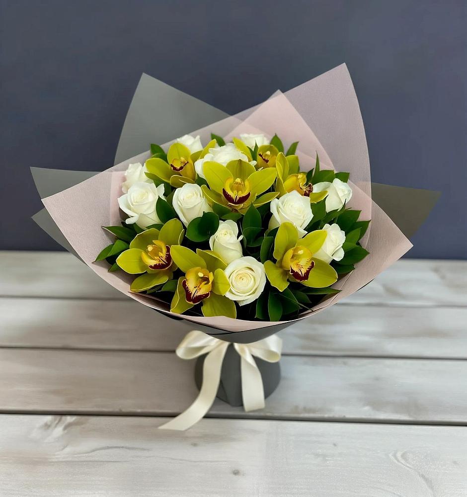 Букет цветов из: Орхидеи и Розы в Посёлок Раменской Агрохимстанции