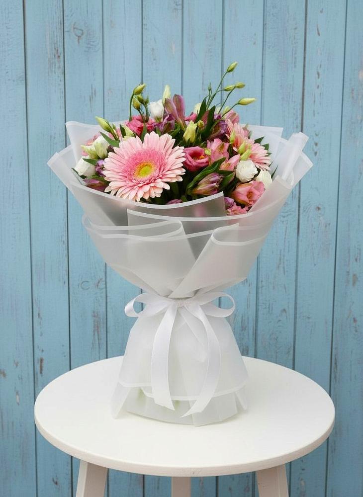 Букет цветов из: Герберы, Альстромерии и Лизиантусы в Посёлок Раменской Агрохимстанции