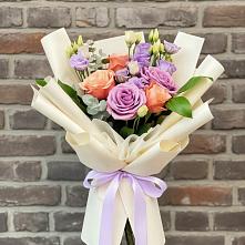 Букет цветов из:  Лизиантусы и Розы в Посёлок Раменской Агрохимстанции