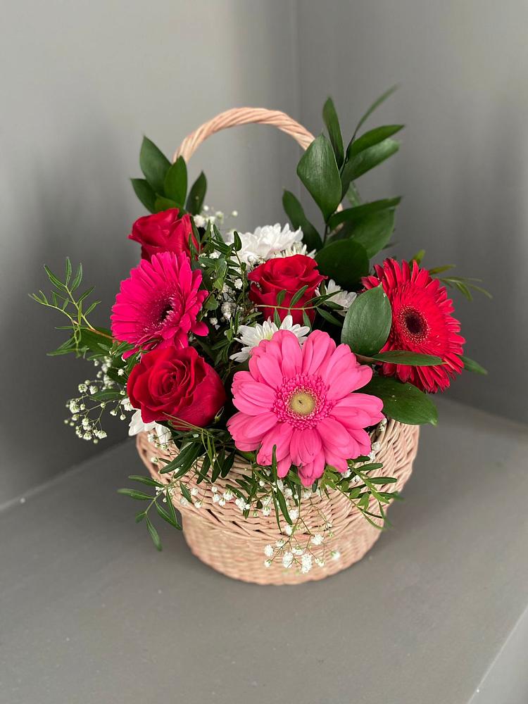 Цветочная композиция из Розы, Хризантемы и Герберы в корзине в Посёлок Раменской Агрохимстанции