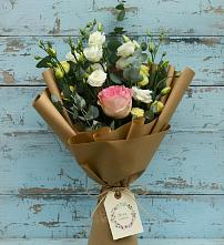 Букет цветов из:  Розы и Лизиантусы в Посёлок Раменской Агрохимстанции