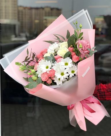 Букет цветов из: Розы, Лизиантусы и Хризантемы в Посёлок Раменской Агрохимстанции