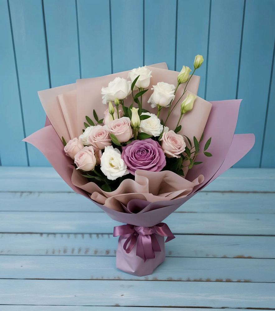 Букет цветов из: Розы и Лизиантусы в Посёлок Раменской Агрохимстанции